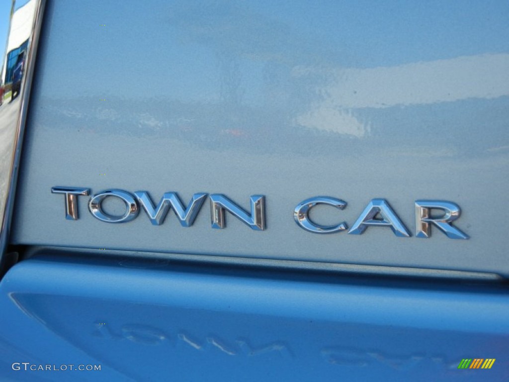 2011 Lincoln Town Car Signature Limited Marks and Logos Photo #62272011