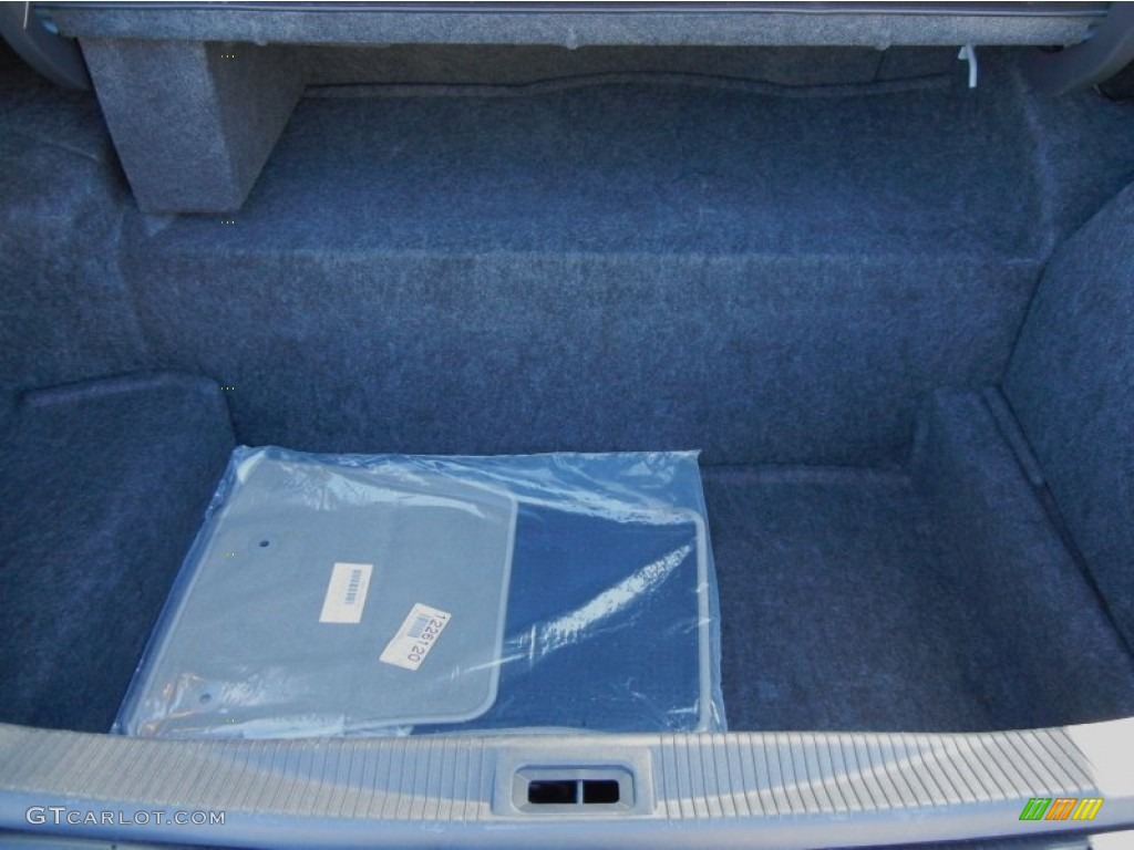 2011 Lincoln Town Car Signature Limited Trunk Photo #62272152