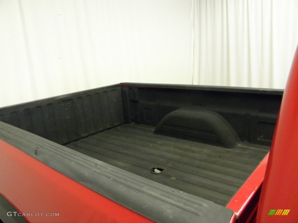 2004 Silverado 2500HD LS Extended Cab 4x4 - Victory Red / Dark Charcoal photo #14