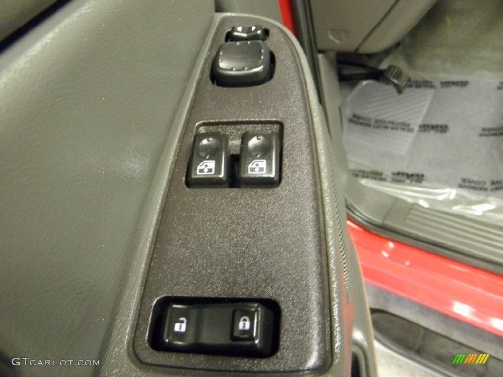 2004 Silverado 2500HD LS Extended Cab 4x4 - Victory Red / Dark Charcoal photo #19