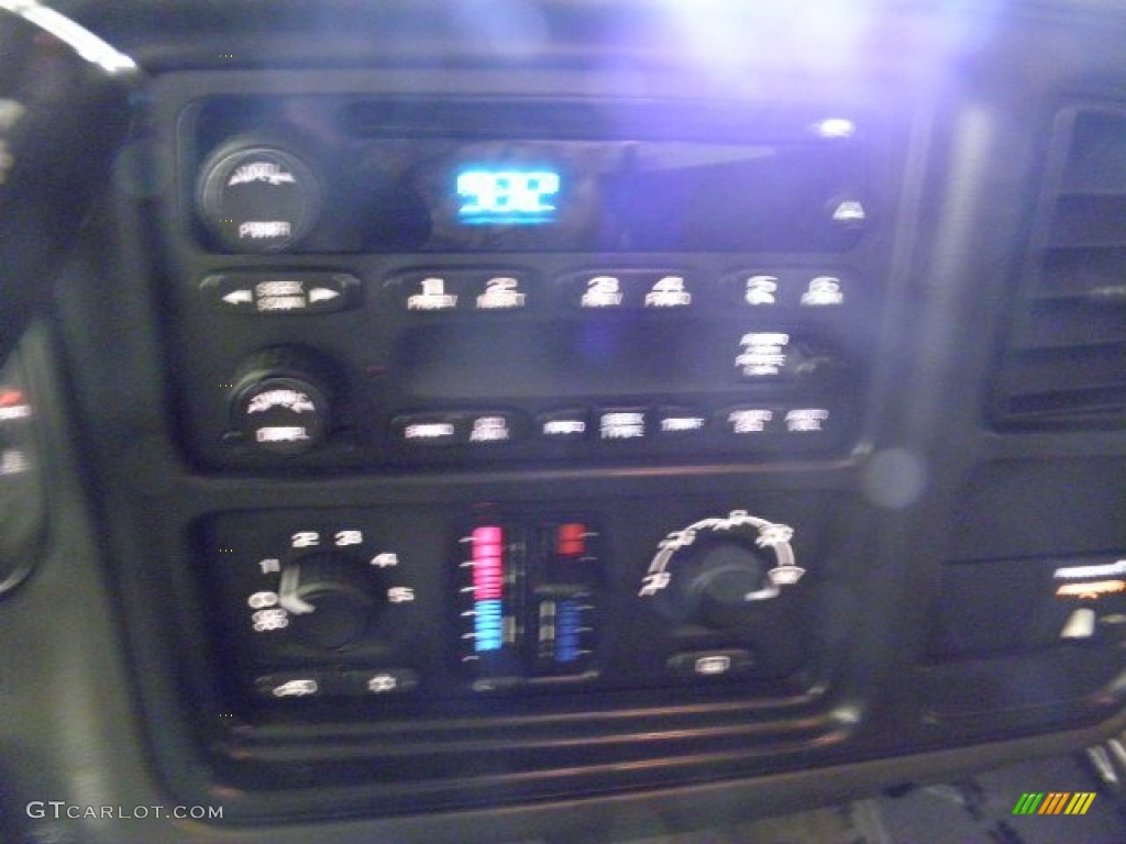 2004 Silverado 2500HD LS Extended Cab 4x4 - Victory Red / Dark Charcoal photo #24