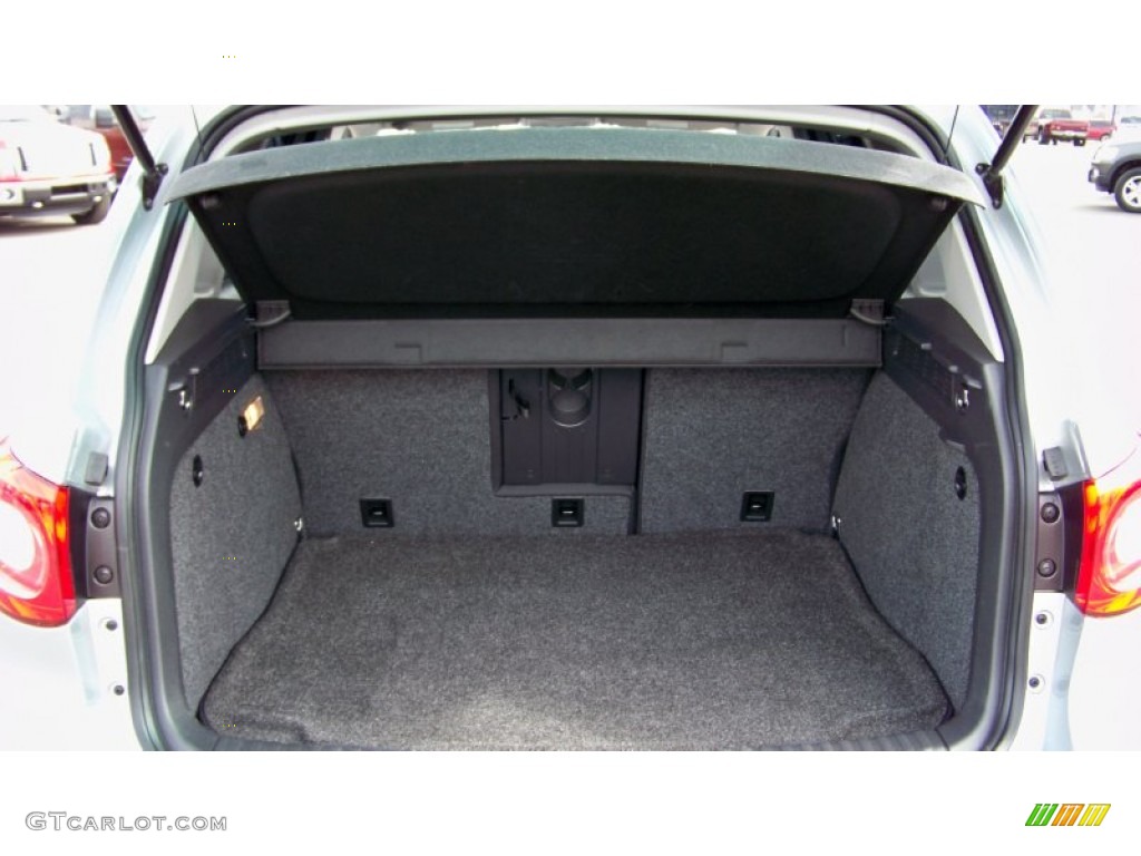 2010 Volkswagen Tiguan S 4Motion Trunk Photos