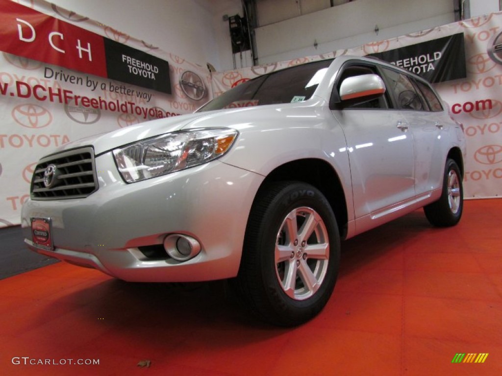 Classic Silver Metallic Toyota Highlander