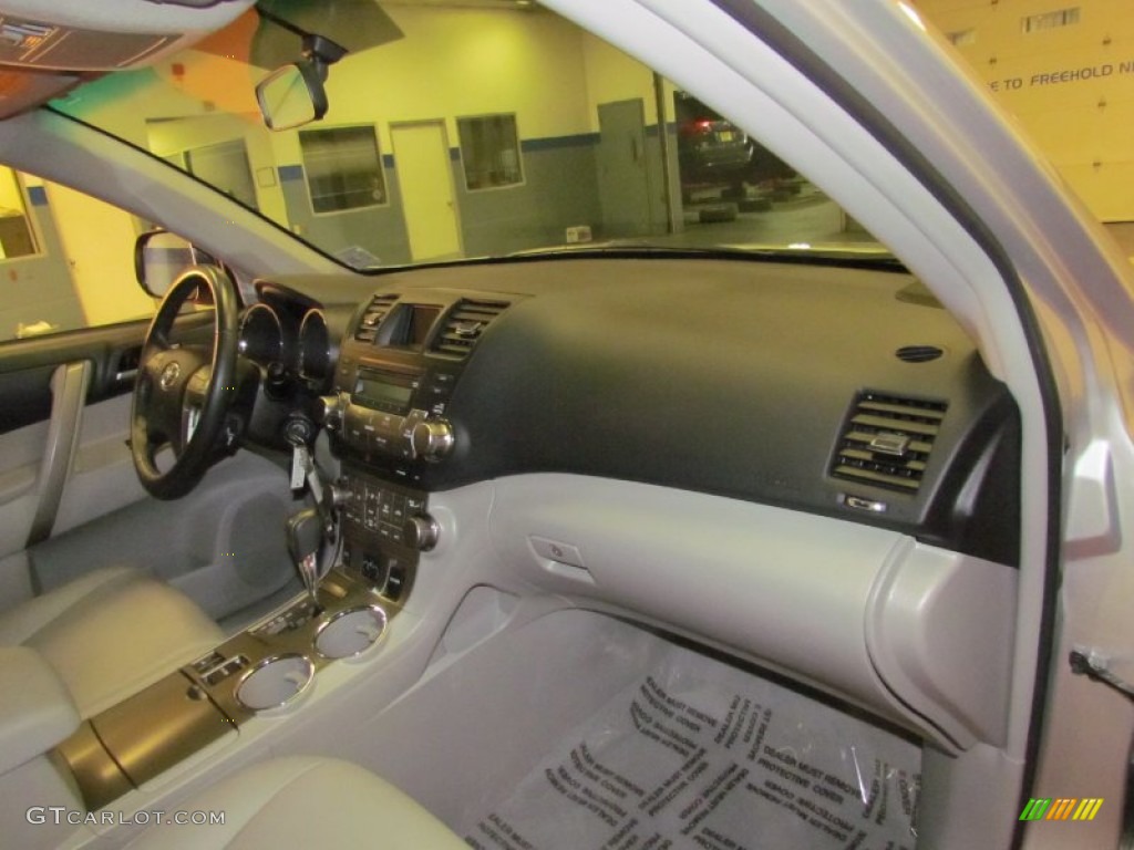 2010 Highlander SE 4WD - Classic Silver Metallic / Ash photo #25