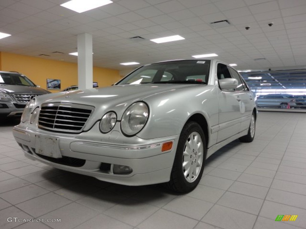 2001 E 320 Sedan - Brilliant Silver Metallic / Charcoal photo #1