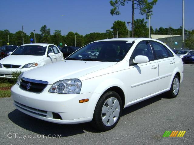 2007 Forenza Sedan - Absolute White / Grey photo #3