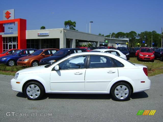 2007 Forenza Sedan - Absolute White / Grey photo #4