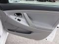 Super White - Camry SE Photo No. 25