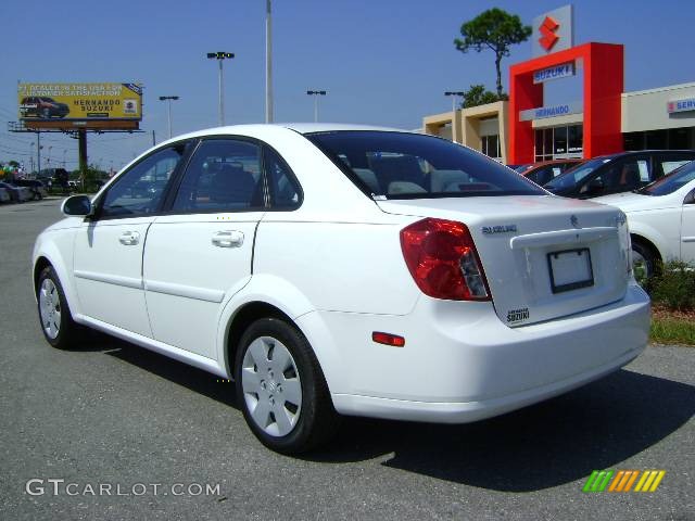 2007 Forenza Sedan - Absolute White / Grey photo #5