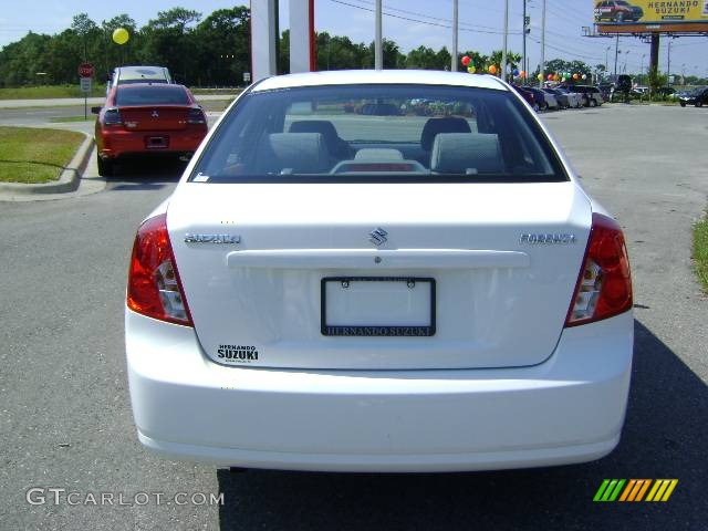 2007 Forenza Sedan - Absolute White / Grey photo #6