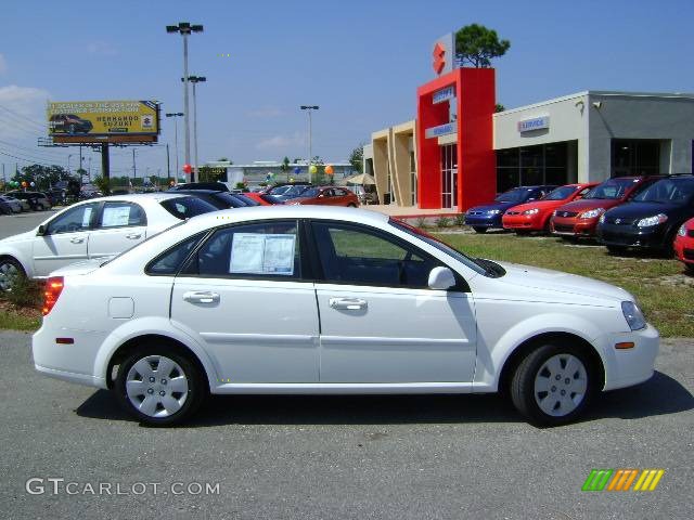 2007 Forenza Sedan - Absolute White / Grey photo #8
