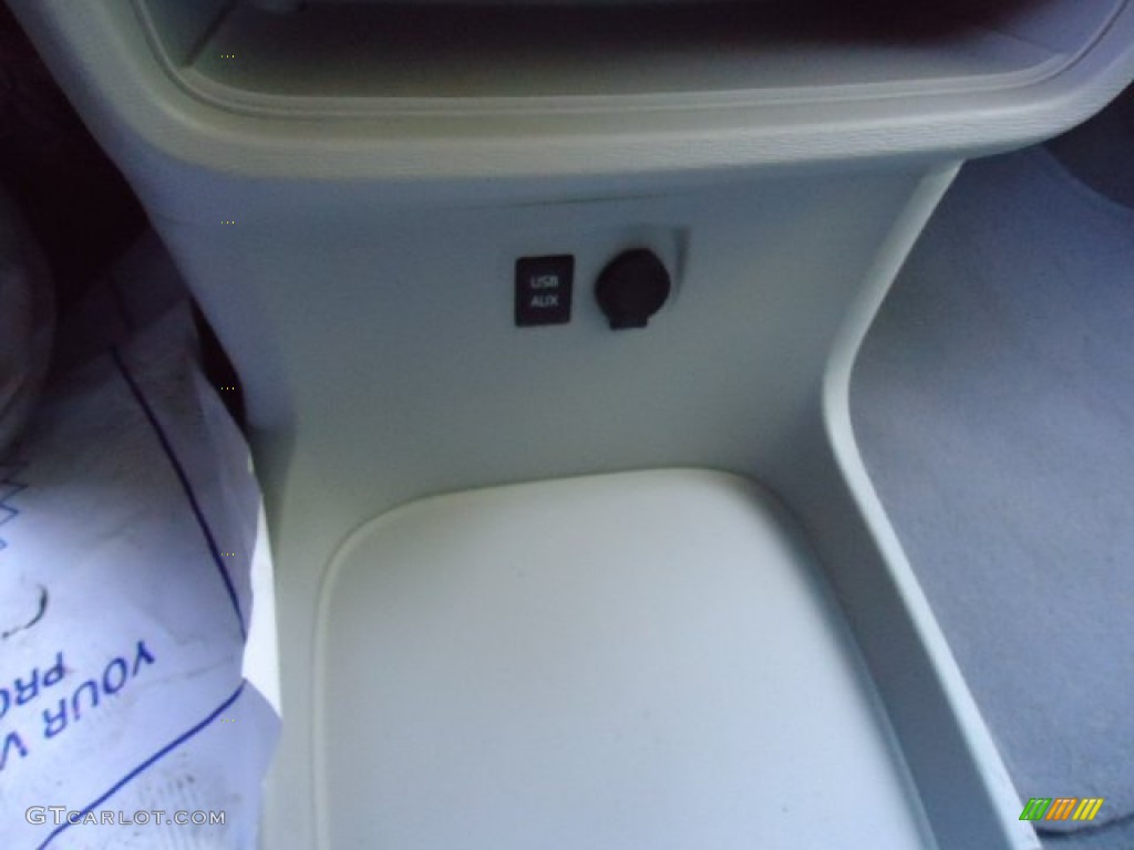 2012 Sienna XLE - Silver Sky Metallic / Light Gray photo #33