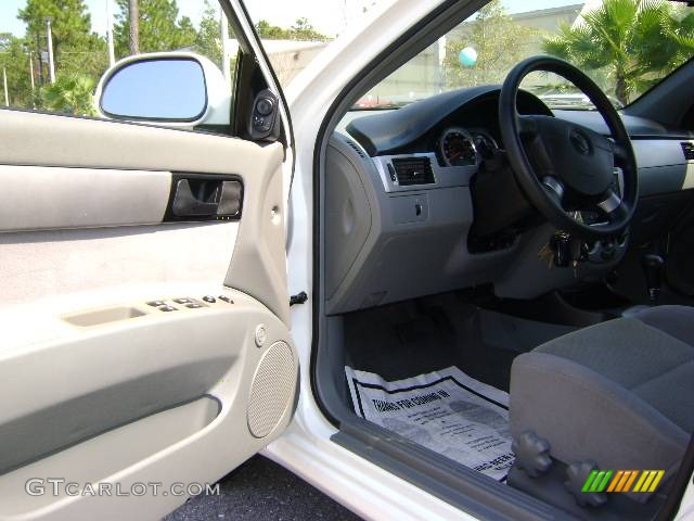 2007 Forenza Sedan - Absolute White / Grey photo #12