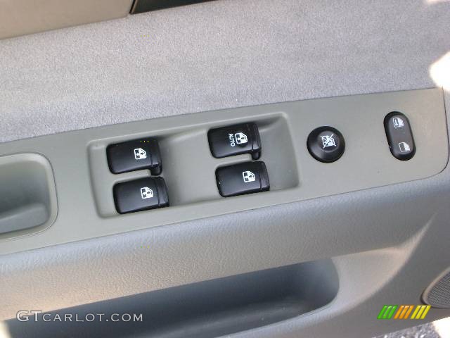 2007 Forenza Sedan - Absolute White / Grey photo #13