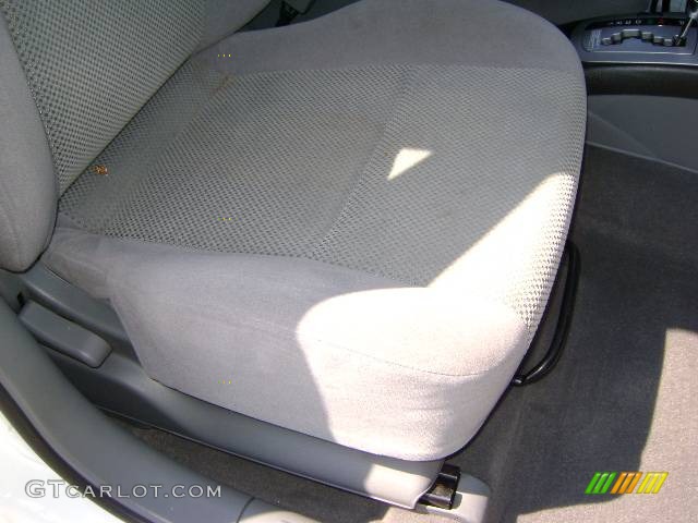 2007 Forenza Sedan - Absolute White / Grey photo #17