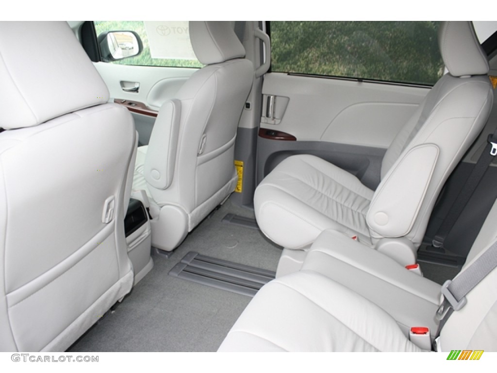 2012 Sienna XLE - Super White / Light Gray photo #9