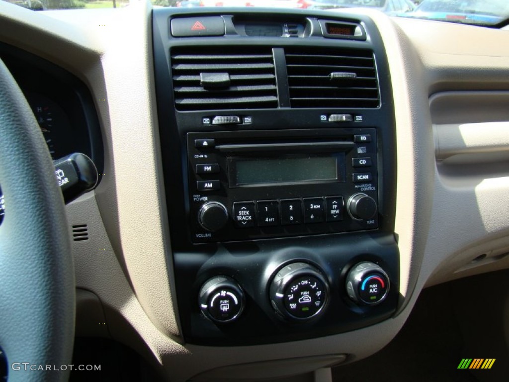 2007 Kia Sportage LX Controls Photo #62305919