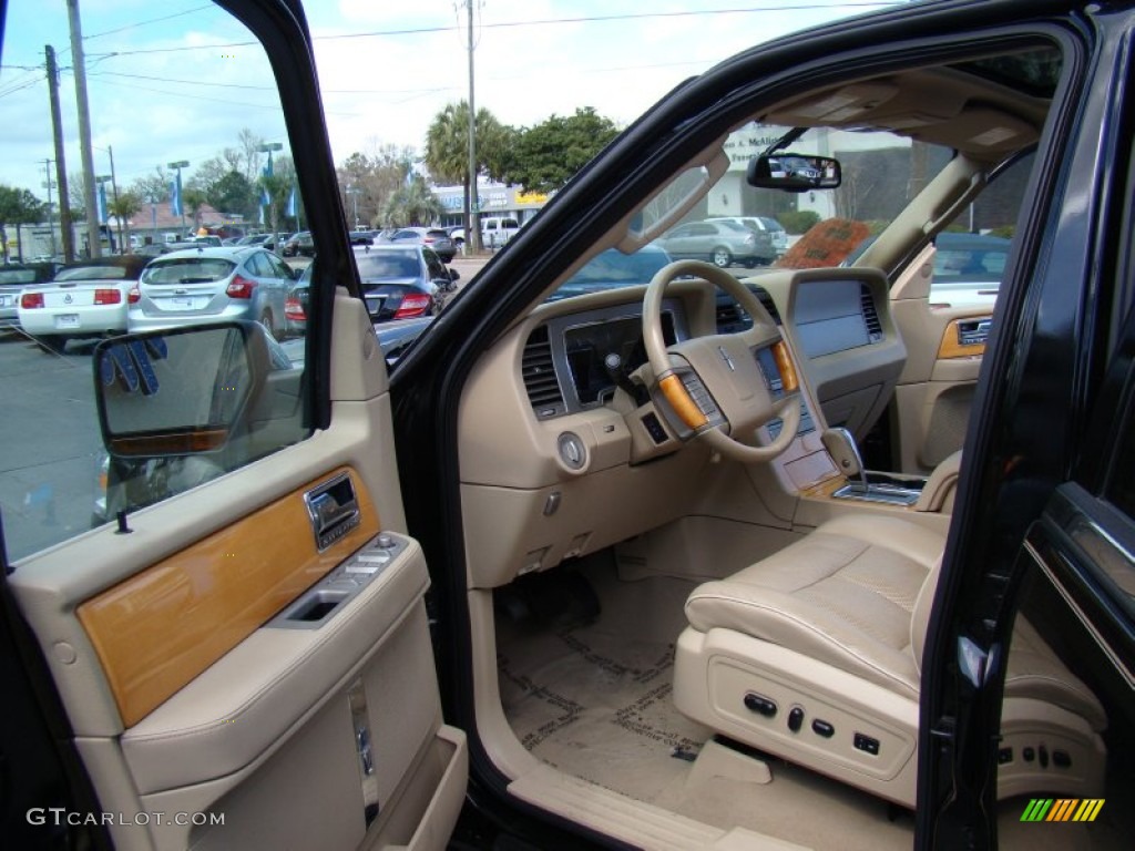 2008 Navigator Luxury - Black / Camel/Sand Piping photo #9