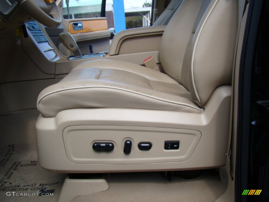 2008 Navigator Luxury - Black / Camel/Sand Piping photo #10