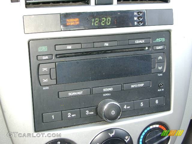 2007 Forenza Sedan - Absolute White / Grey photo #27