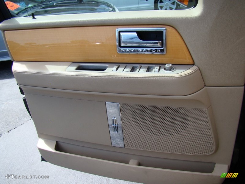 2008 Navigator Luxury - Black / Camel/Sand Piping photo #22