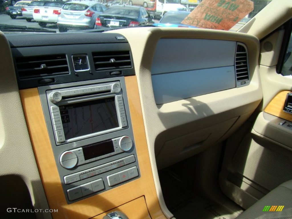 2008 Navigator Luxury - Black / Camel/Sand Piping photo #24