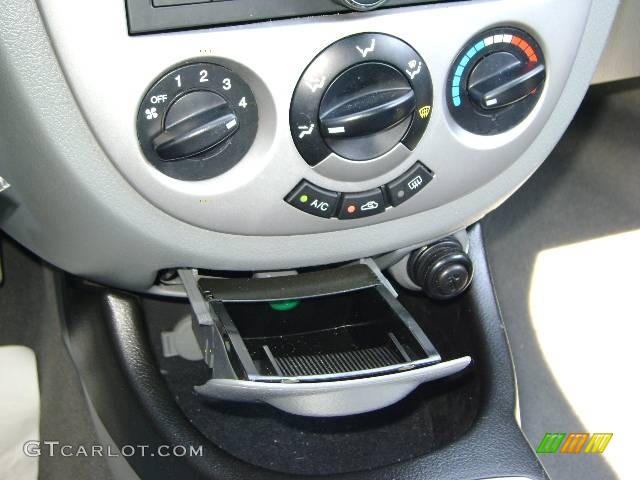 2007 Forenza Sedan - Absolute White / Grey photo #28