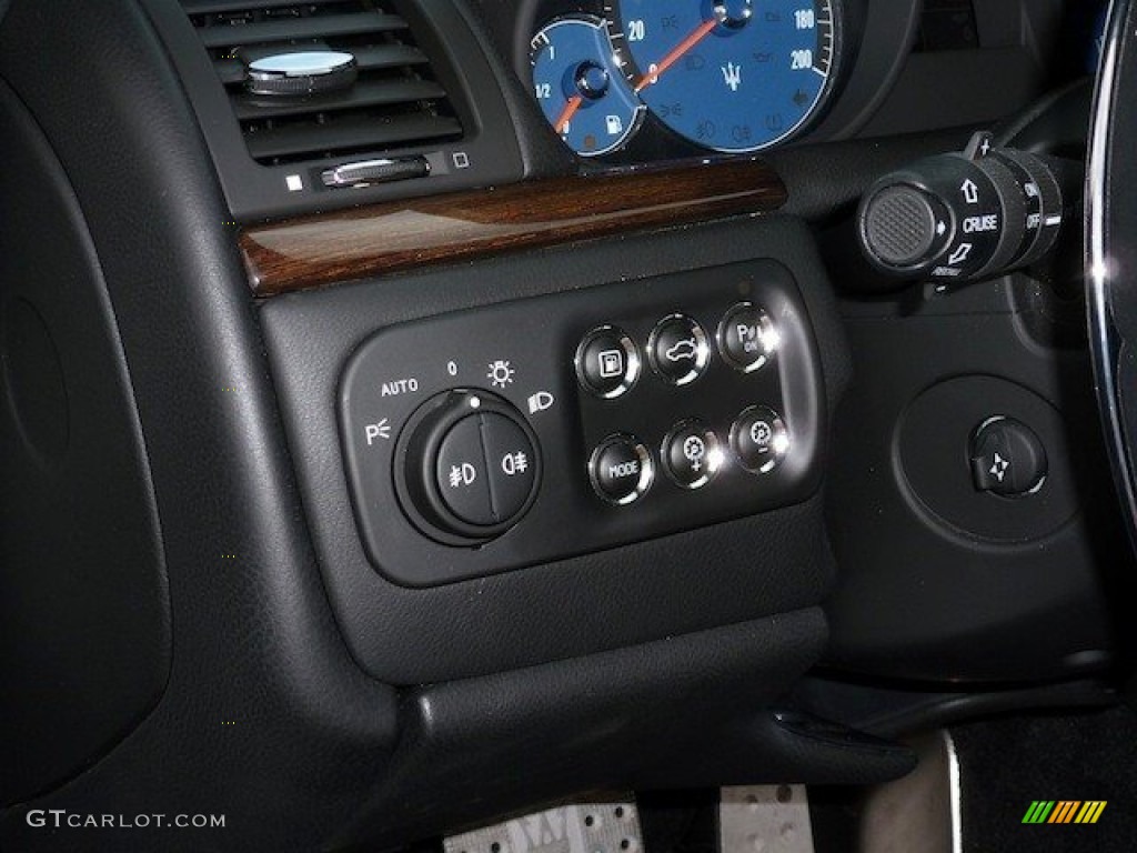 2009 Maserati GranTurismo S Controls Photo #62309444
