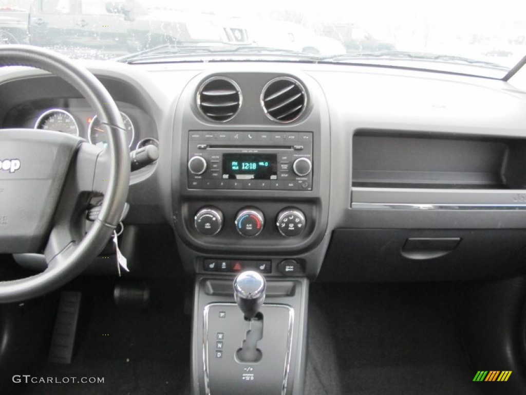 2010 Jeep Compass Limited Controls Photo #62309447