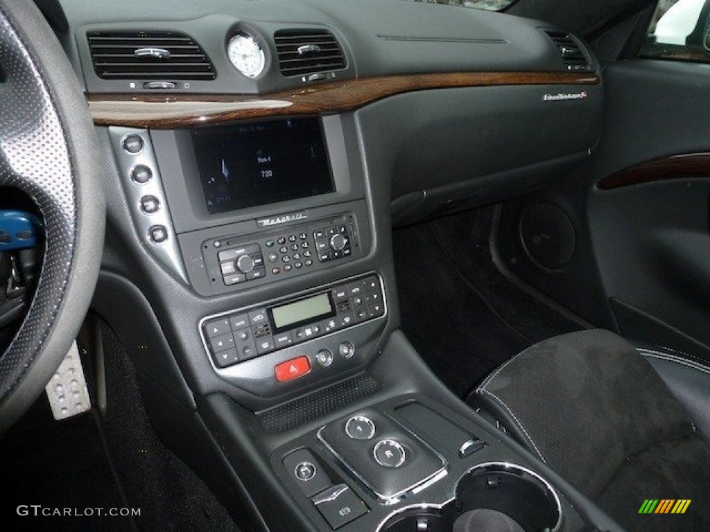 2009 Maserati GranTurismo S Controls Photo #62309540