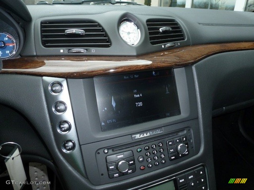 2009 Maserati GranTurismo S Controls Photo #62309550
