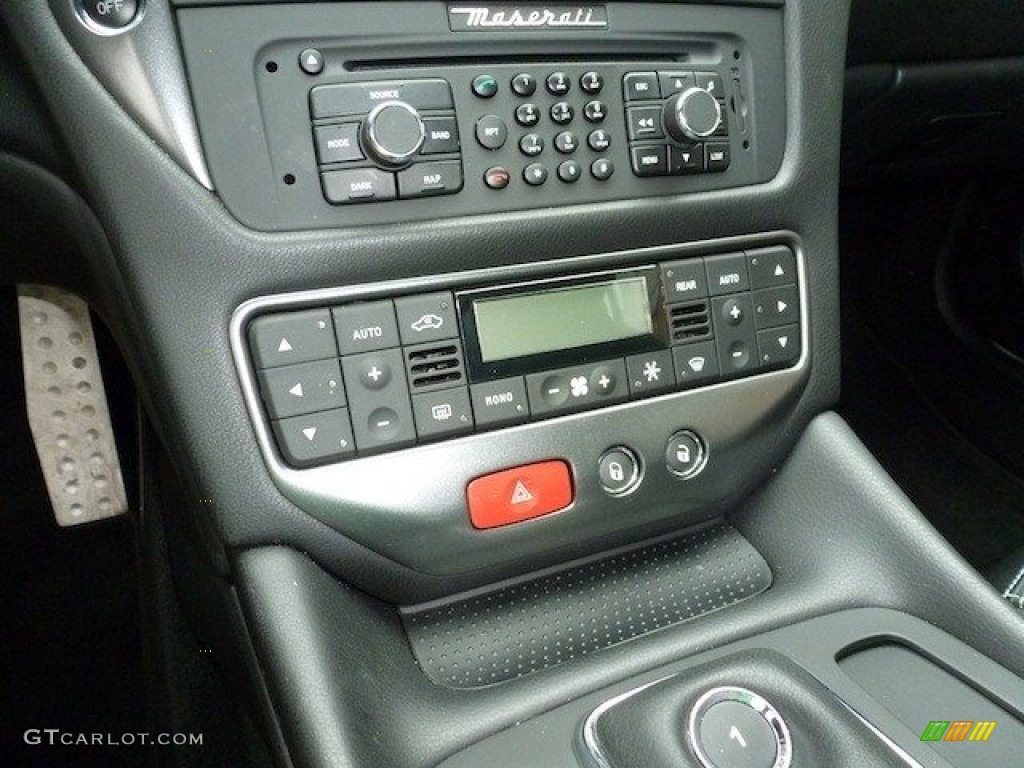 2009 Maserati GranTurismo S Controls Photo #62309558
