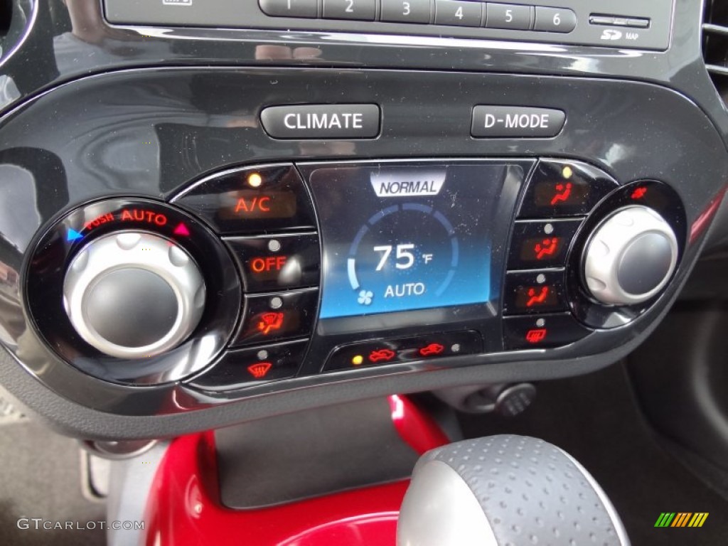 2012 Nissan Juke SL Controls Photo #62309684