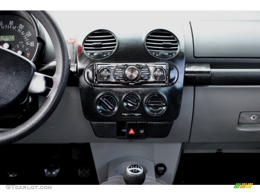1999 Volkswagen New Beetle GLS TDI Coupe Controls Photos