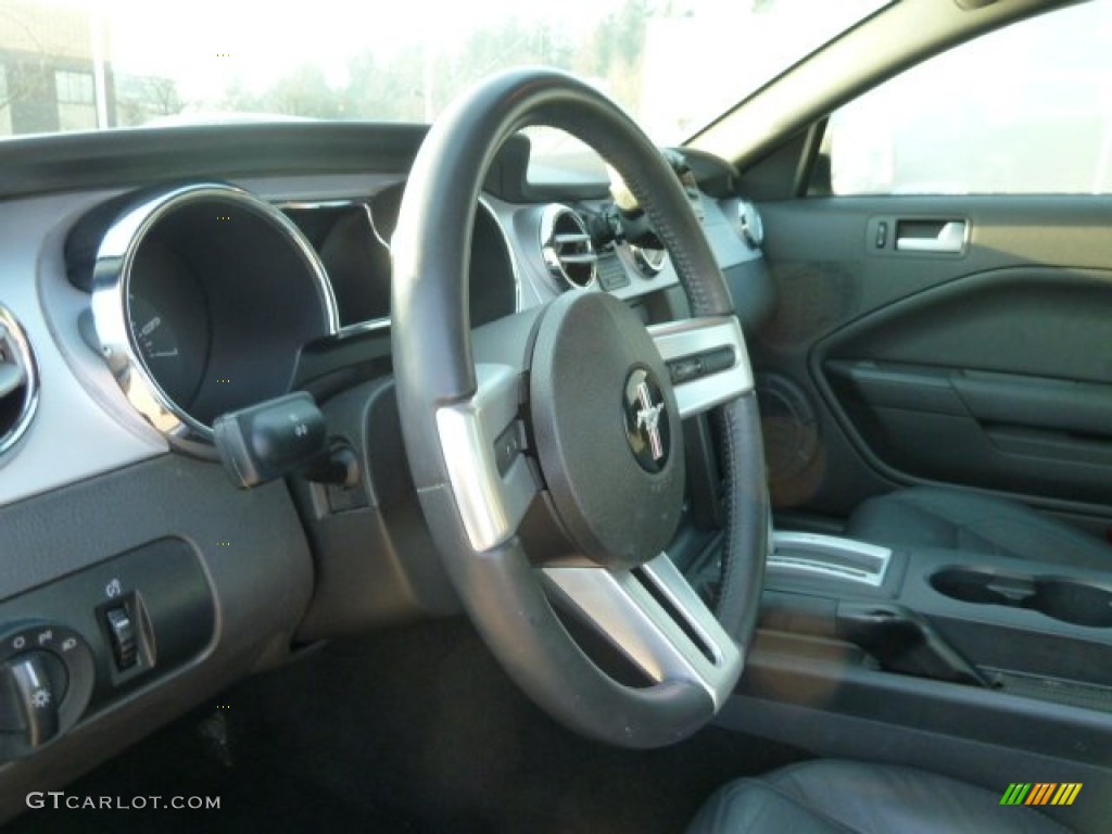 2005 Mustang V6 Premium Coupe - Black / Dark Charcoal photo #15