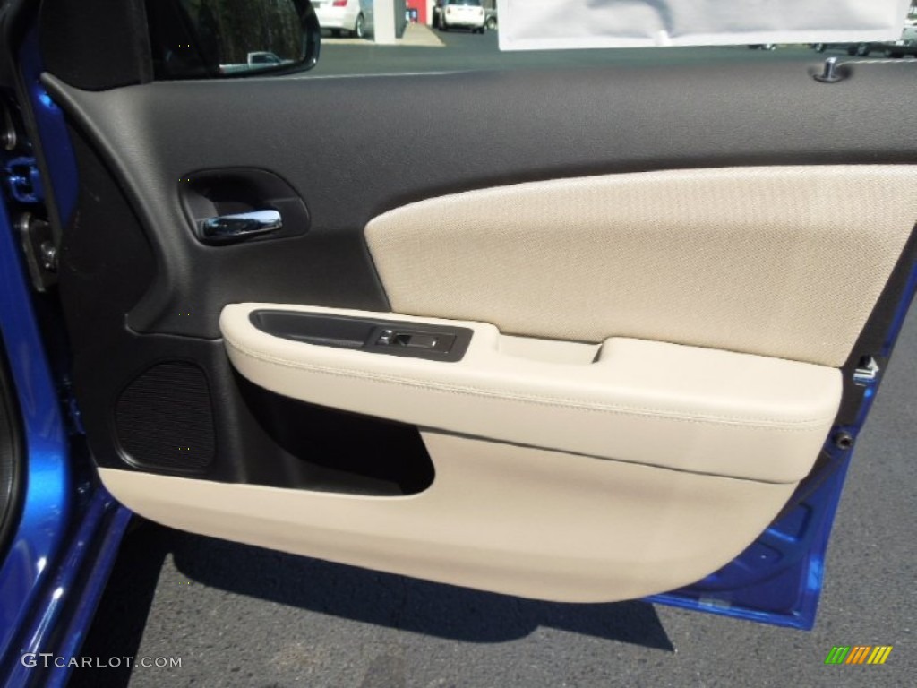 2012 Dodge Avenger SXT Black/Light Frost Beige Door Panel Photo #62317567