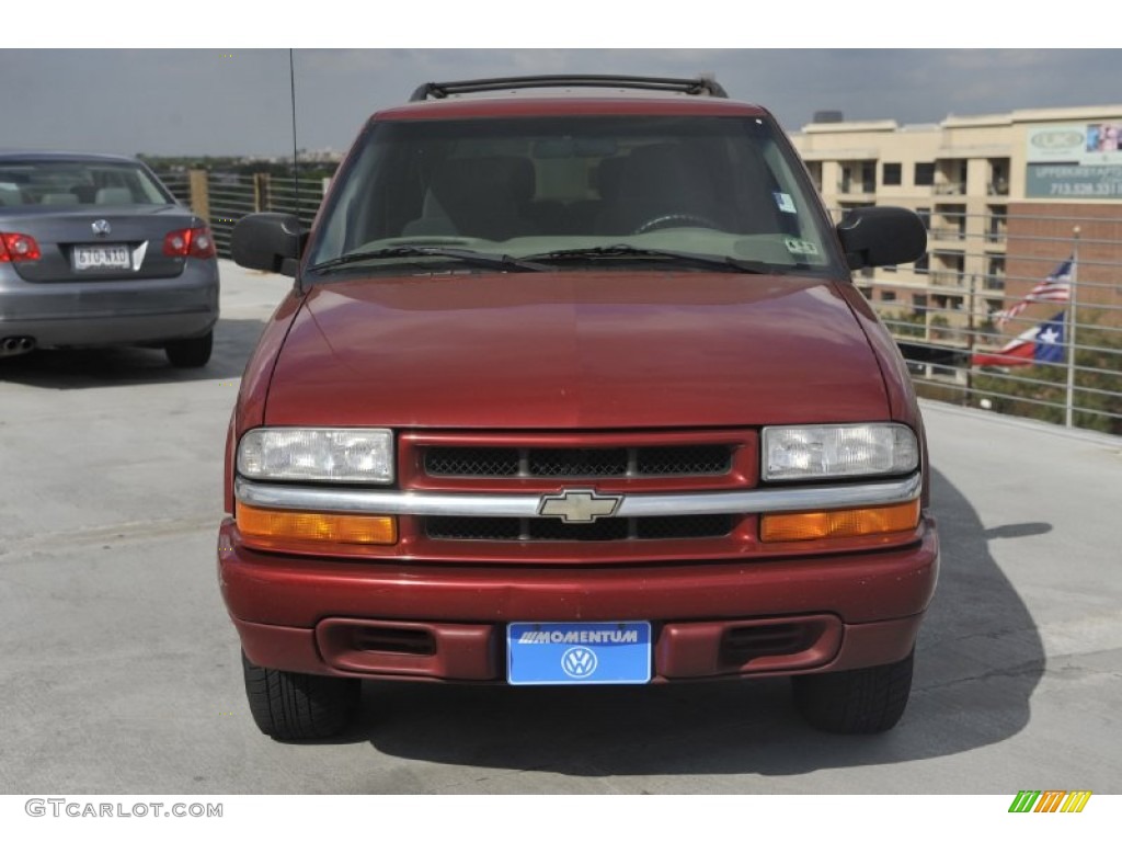2001 Blazer LS - Majestic Red Metallic / Medium Gray photo #2
