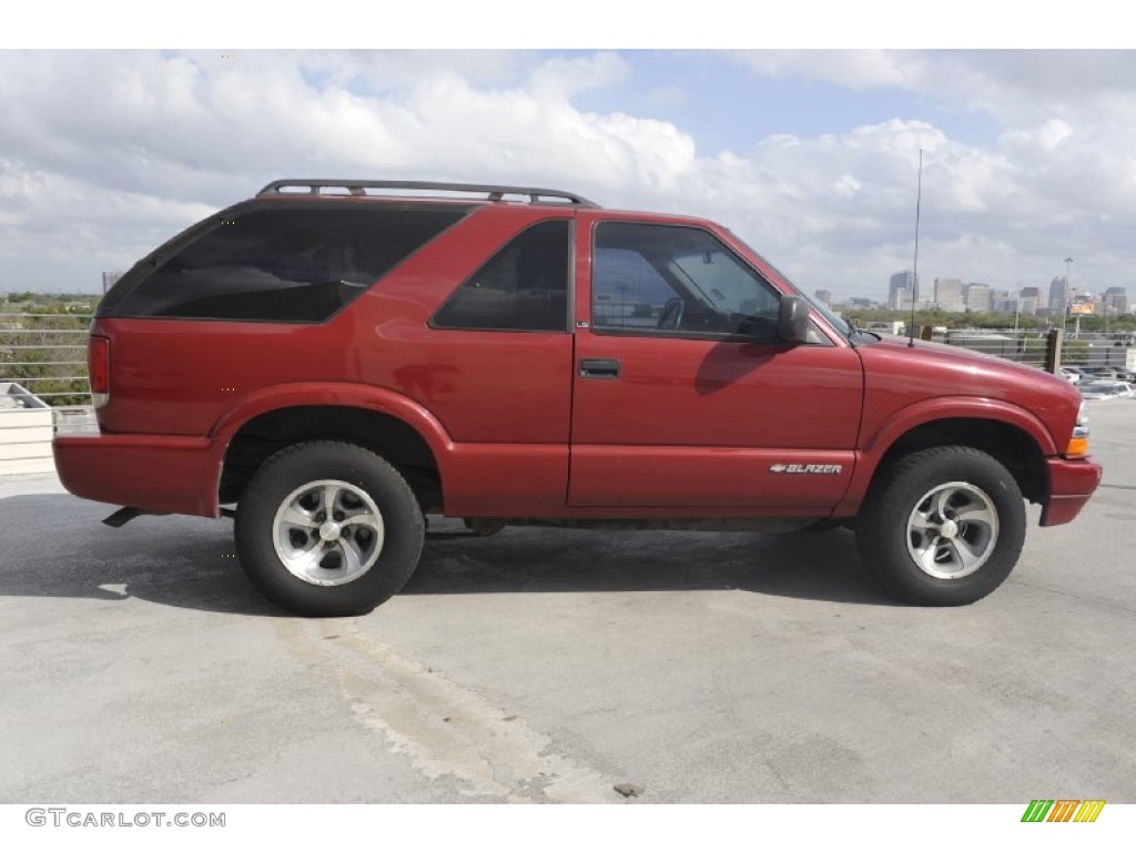 2001 Blazer LS - Majestic Red Metallic / Medium Gray photo #10