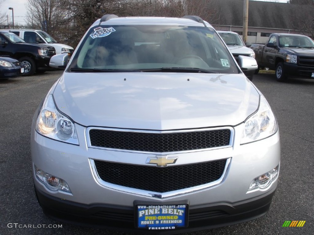 2010 Traverse LT AWD - Silver Ice Metallic / Dark Gray/Light Gray photo #2