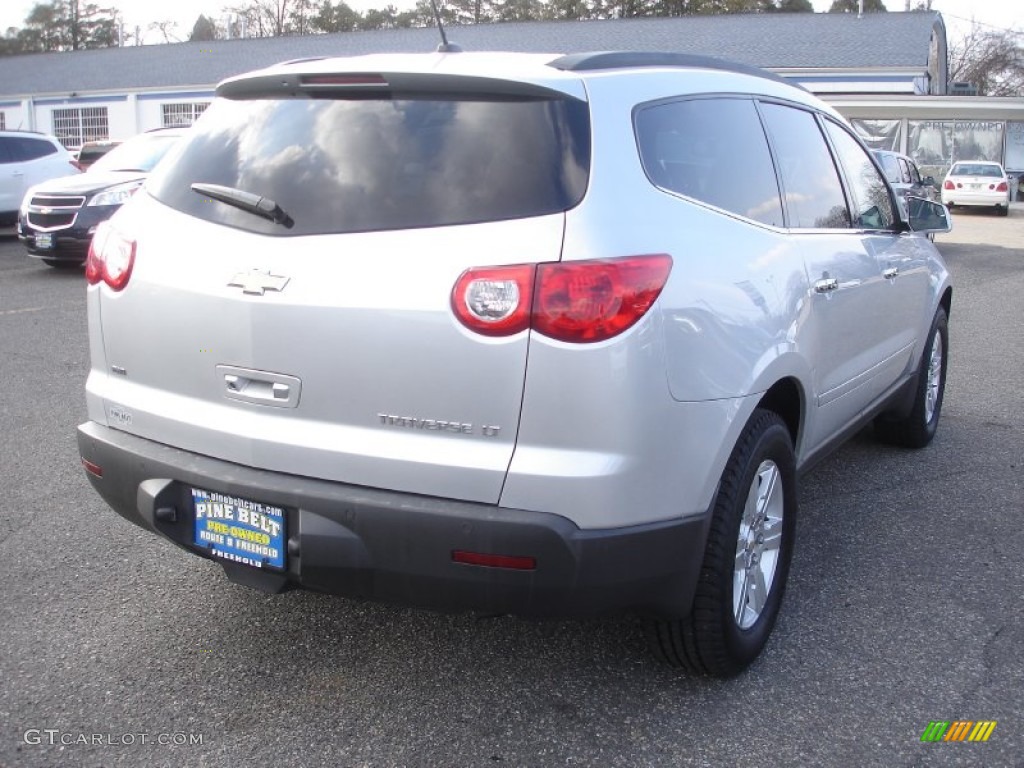 2010 Traverse LT AWD - Silver Ice Metallic / Dark Gray/Light Gray photo #4
