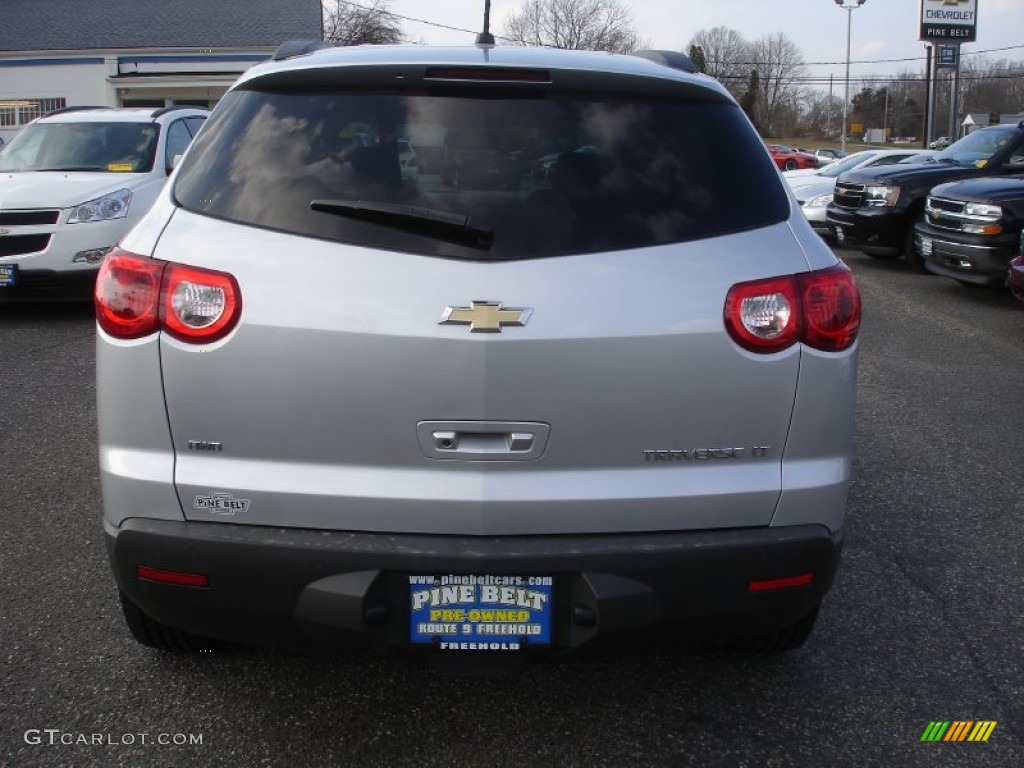 2010 Traverse LT AWD - Silver Ice Metallic / Dark Gray/Light Gray photo #5
