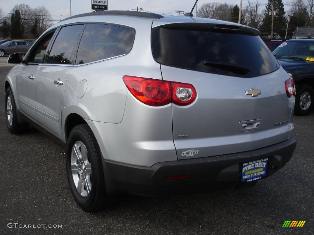 2010 Traverse LT AWD - Silver Ice Metallic / Dark Gray/Light Gray photo #6