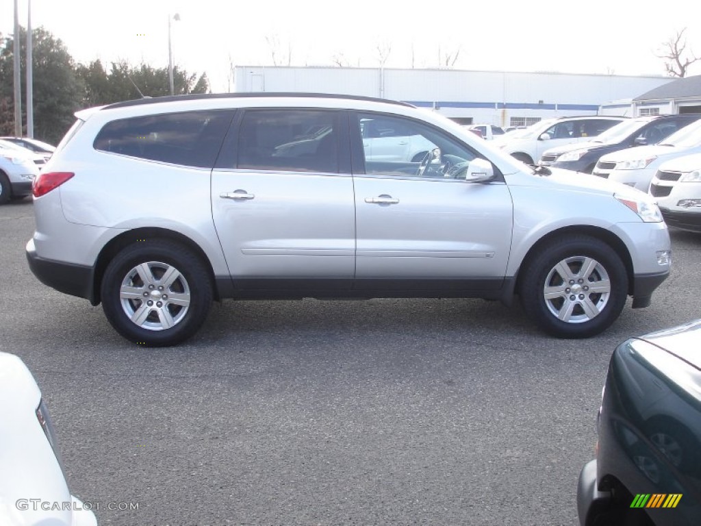 2010 Traverse LT AWD - Silver Ice Metallic / Dark Gray/Light Gray photo #7