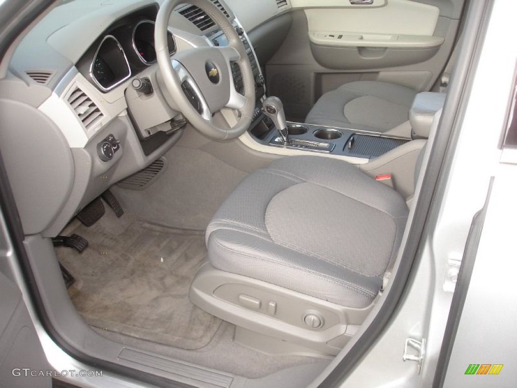 2010 Traverse LT AWD - Silver Ice Metallic / Dark Gray/Light Gray photo #10