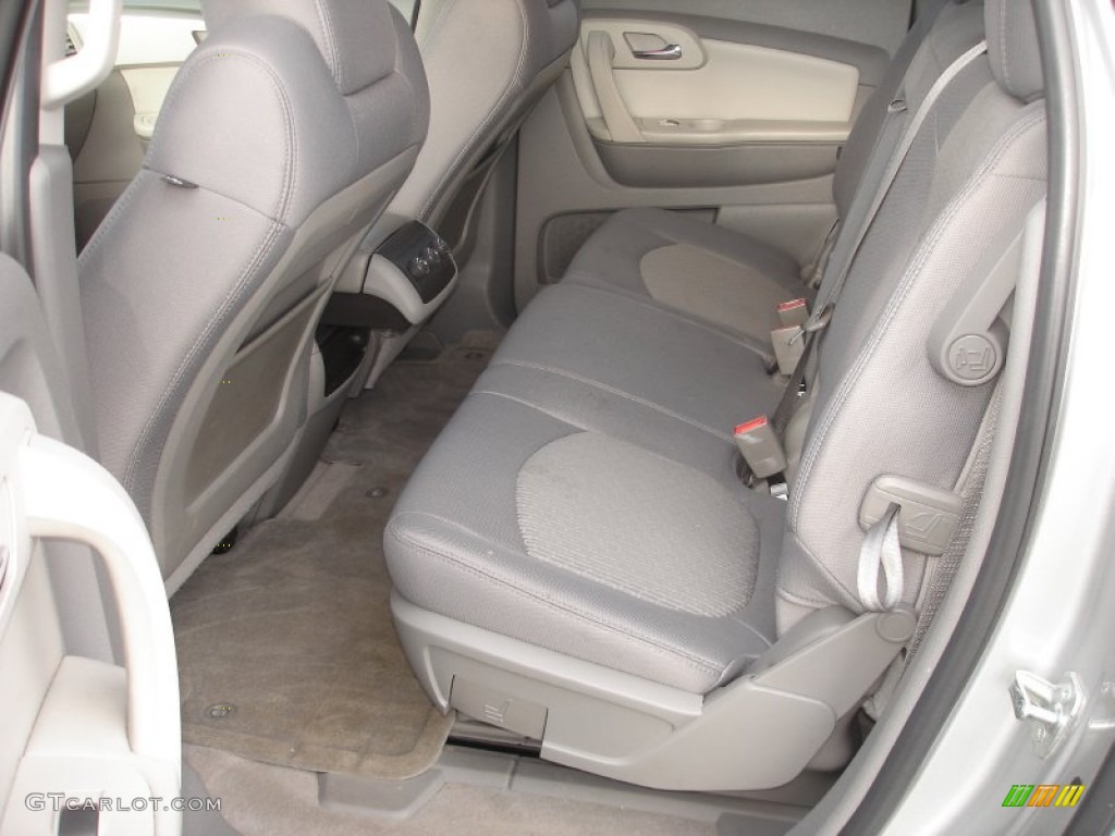 2010 Traverse LT AWD - Silver Ice Metallic / Dark Gray/Light Gray photo #11