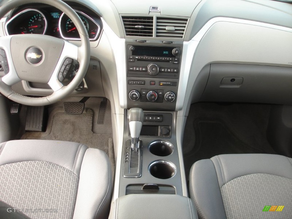 2010 Traverse LT AWD - Silver Ice Metallic / Dark Gray/Light Gray photo #12