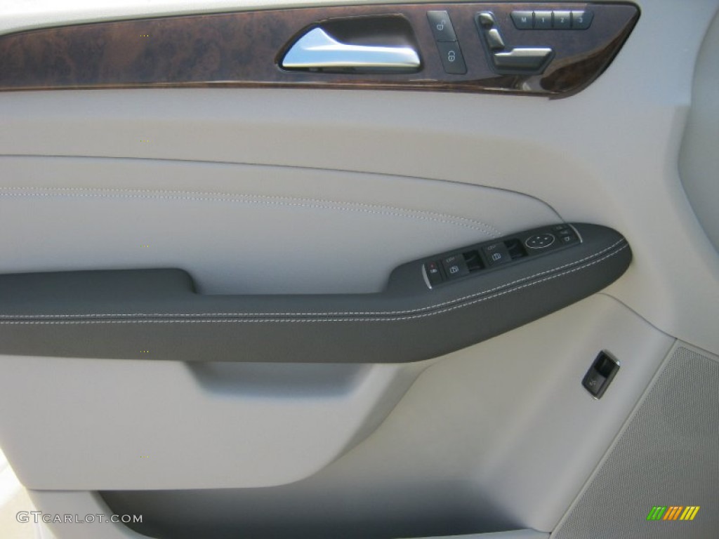 2012 Mercedes-Benz ML 550 4Matic Grey Door Panel Photo #62326402