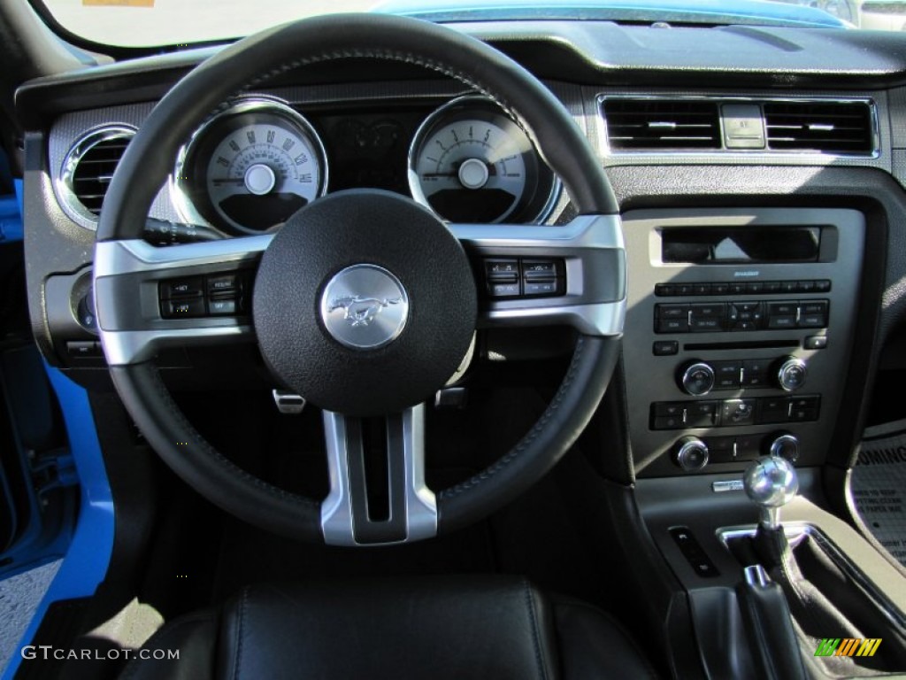 2010 Ford Mustang GT Premium Coupe Charcoal Black/Grabber Blue Steering Wheel Photo #62328073