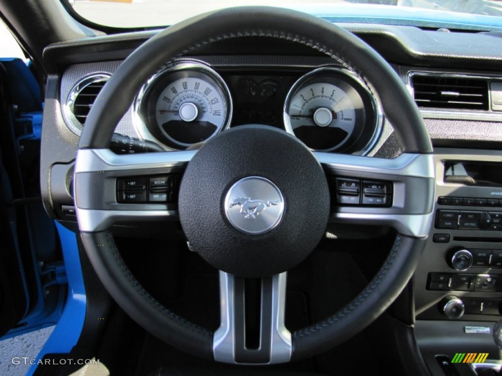 2010 Ford Mustang GT Premium Coupe Charcoal Black/Grabber Blue Steering Wheel Photo #62328092