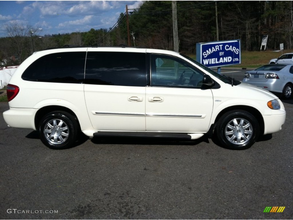 2007 Town & Country Touring - Cool Vanilla White / Medium Slate Gray photo #2